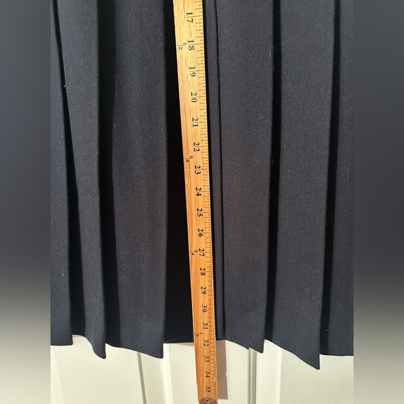 L.L.BEAN Wool 10 PETITE Navy Blue Pleated A-Line Midi Skirt Classic Quiet Luxury - Picture 6 of 10